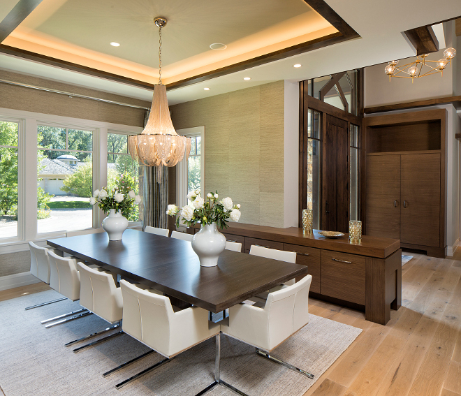 Modern and warm dining room, Sleek organic dining room with warm hues and textures, This modern dining room features sleek and organic elements with warm hues and textures. Notice the alder soffit ceiling detail #diningroom #sleekdiningroom #organicinteriors #warmhues #warmtextures #texture #interiors Hendel Homes