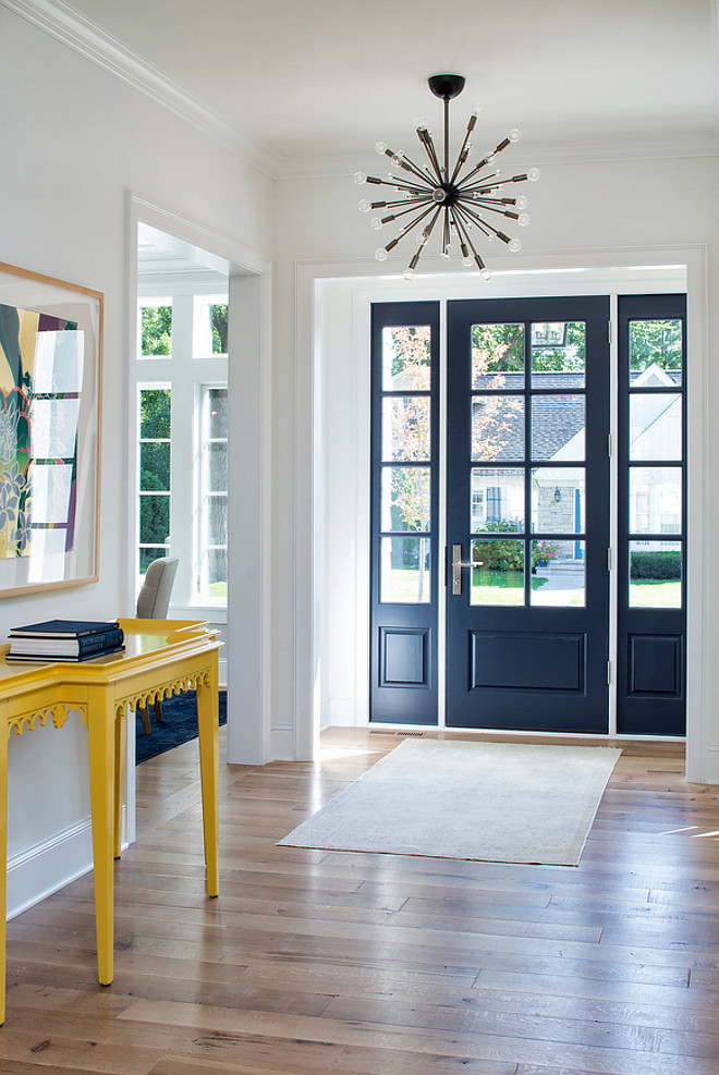 Navy front door paint color. Benjamin Moore Hale Navy front door. Benjamin Moore Hale Navy, Benjamin Moore Hale Navy #BenjaminMooreHaleNavy #Navyfrontdoor #frontdoor #paintcolor #BenjaminMoore #HaleNavy Martha O'Hara Interiors. John Kraemer & Sons