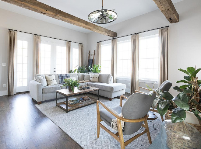 Neutral living room with ceiling beams. Neutral living room with ceiling beams. Neutral living room with ceiling beams #Neutrallivingroom #ceilingbeams Beautiful Homes of Instagram @greensprucedesigns