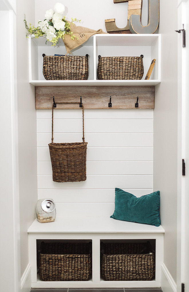 Small Mudroom, Small farmhouse mudroom with shiplap and basket storage. Small mudroom #smallmudroom #smallfarmhousemudroom #farmhousemudroom Beautiful Homes of Instagram @thegraycottage