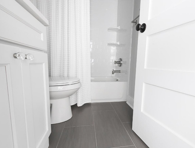 White and grey bathroom. White and grey bathroom #whiteandgraybathroom #bathroom Beautiful Homes of Instagram @greensprucedesigns