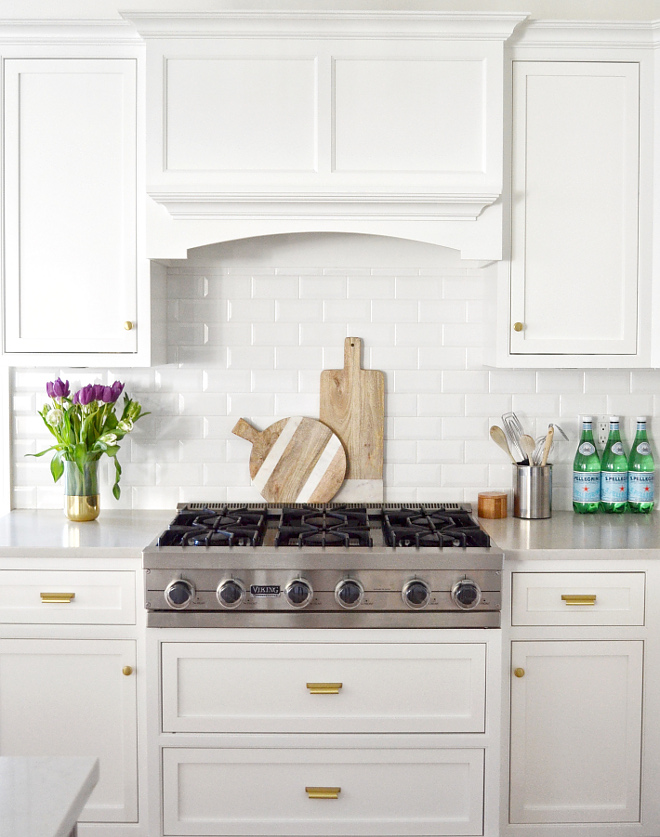 Benjamin Moore Simply White. Kitchen renovation, Benjamin Moore Simply White. The cabinets were sprayed Benjamin Moore Simply White to match the walls #BenjaminMooreSimplyWhite Beautiful Homes of Instagram @HomeSweetHillcrest