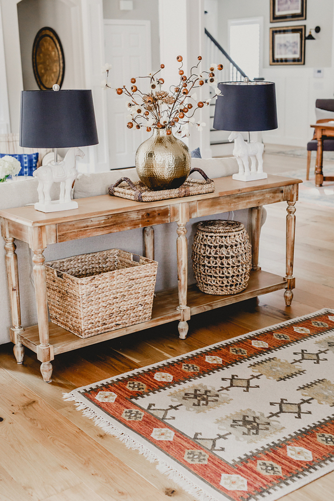 Farmhouse Living Room Console Table, Farmhouse Living Room Console Table Ideas, Farmhouse Living Room Console Table #FarmhouseLivingRoomConsoleTable Beautiful Homes of Instagram @house.becomes.home