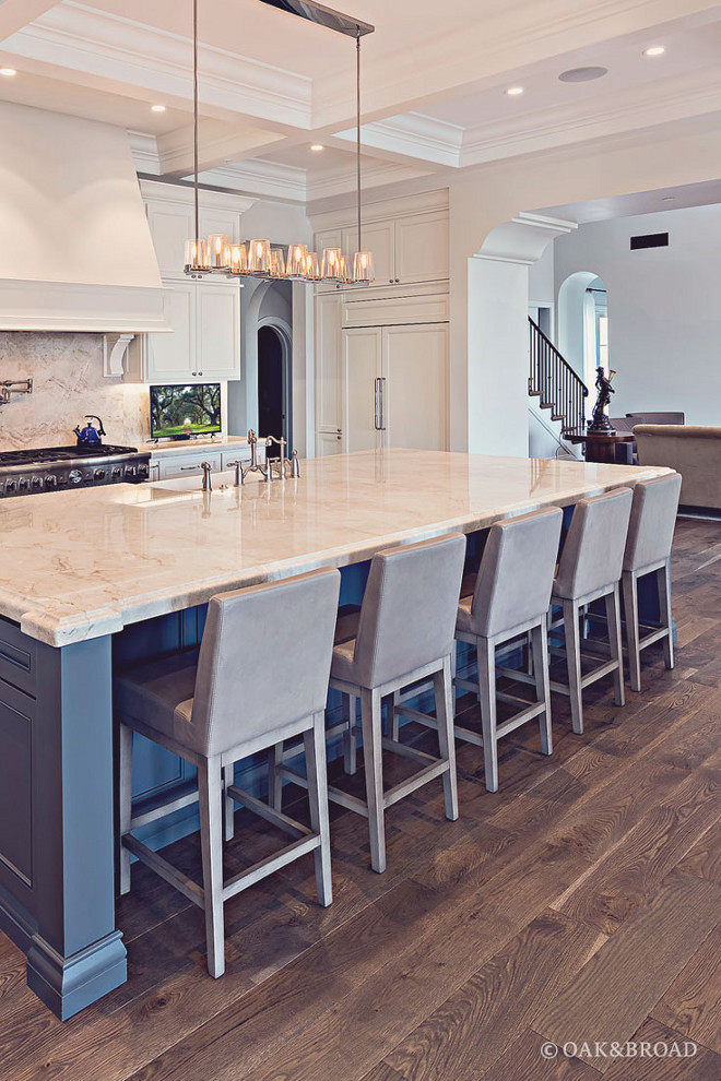 Live Sawn Hardwood Flooring- Kitchen with Live sawn Hardwood Floors-Live sawn floors are cut straight through the log, producing wavy “cathedrals” along the center of the board and straighter grain on the edges #LivesawnHardwood #LivesawnHardwoodFloor Oak & Broad