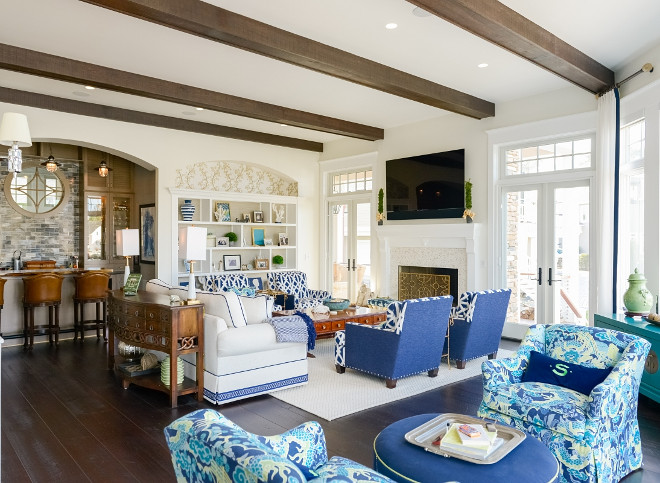 Living room with wet bar. Coastal Living room with wet bar. Living room with wet bar #Livingroom #wetbar Echelon Custom Homes