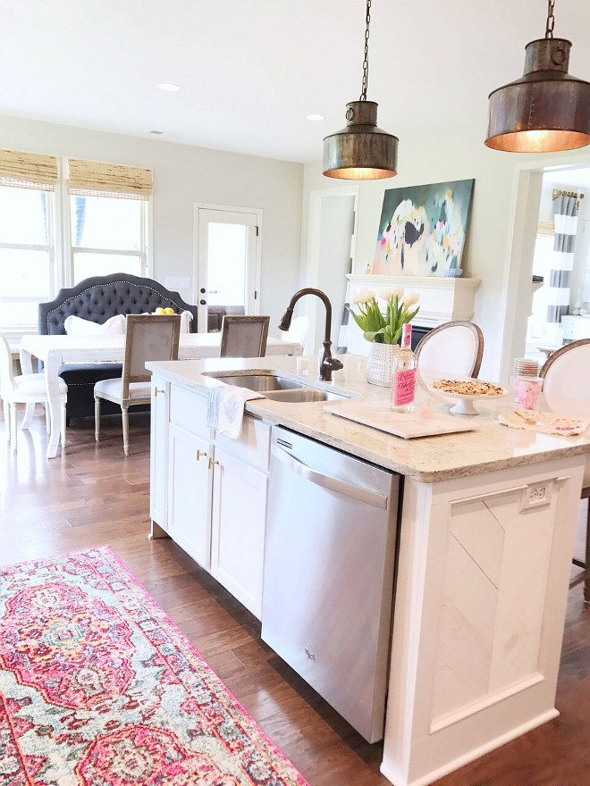 Farmhouse Kitchen Island. Farmhouse Kitchen Island. Farmhouse Kitchen Island Ideas. Farmhouse Kitchen Island #FarmhouseKitchenIsland #FarmhouseKitchen #KitchenIsland Beautiful Homes of Instagram @sugarcolorinteriors