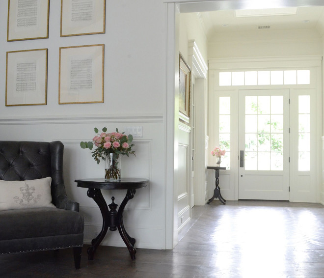 Benjamin Moore Swiss Coffee. Off white wainscoting Paint Color Benjamin Moore Swiss Coffee #BenjaminMooreSwissCoffee #wainscotting #paintcolor Beautiful Homes of Instagram @SanctuaryHomeDecor