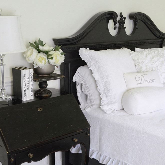 Black and White Bedroom. Farmhouse bedroom with black and white theme. The bedroom is decorated in a very clean black and white theme. Black and white farmhouse bedroom #blackandwhite #blackandwhiteinteriors #blackandwhitebedroom #farmhouse #farmhousebedroom #blackandwhitetheme Beautiful Homes of Instagram @SanctuaryHomeDecor