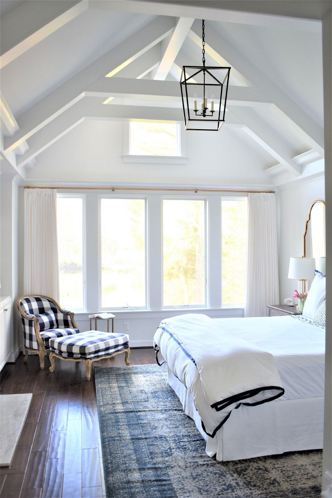 Decorator's White by Benjamin Moore. High Ceiling Bedroom painted in Decorator's White by Benjamin Moore. Decorator's White by Benjamin Moore. Decorator's White by Benjamin Moore #DecoratorsWhitebyBenjaminMoore #bedroom #highceiling #paintcolor Kate Abt Design