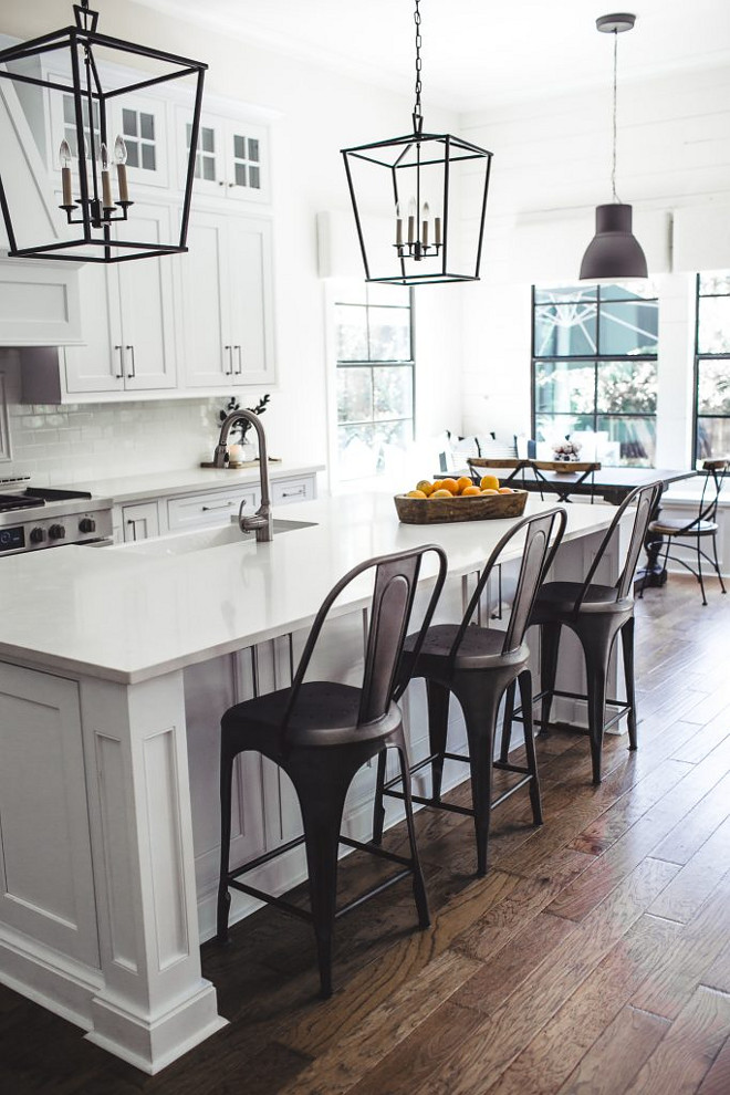 Farmhouse White Kitchen. Farmhouse White Kitchen with black accents. Farmhouse White Kitchen. #FarmhouseWhiteKitchen #whitekitchenblackaccents #whitekitchen #blackandwhitekitchen