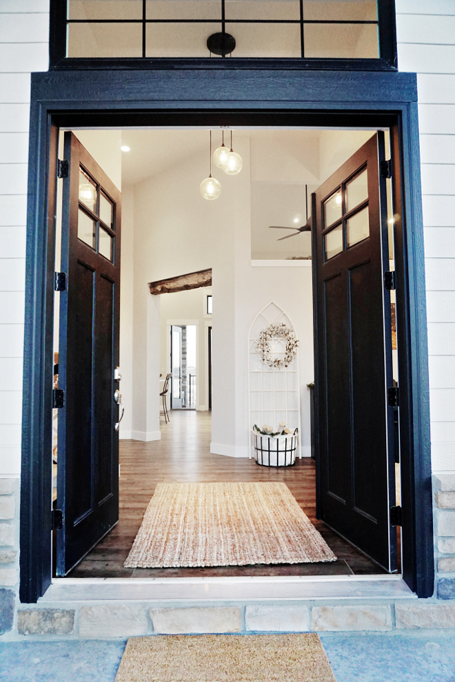 Sherwin Williams SW 6258 Tricorn Black. Sherwin Williams SW 6258 Tricorn Black. Black Door Paint Color Sherwin Williams SW 6258 Tricorn Black #SherwinWilliamsSW6258TricornBlack #SherwinWilliamsSW6258 #SherwinWilliamsTricornBlack #SherwinWilliams #BlackDoor #PaintColor Home Bunch's Beautiful Homes of Instagram @household no.6