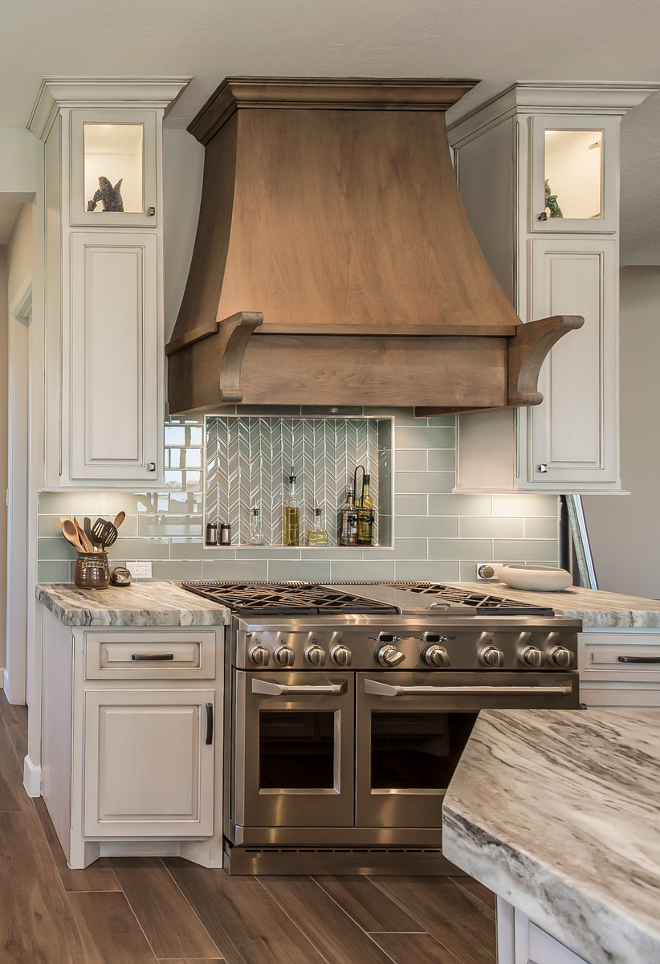 Transitional Modern Farmhouse Kitchen Design - Home Bunch Interior
