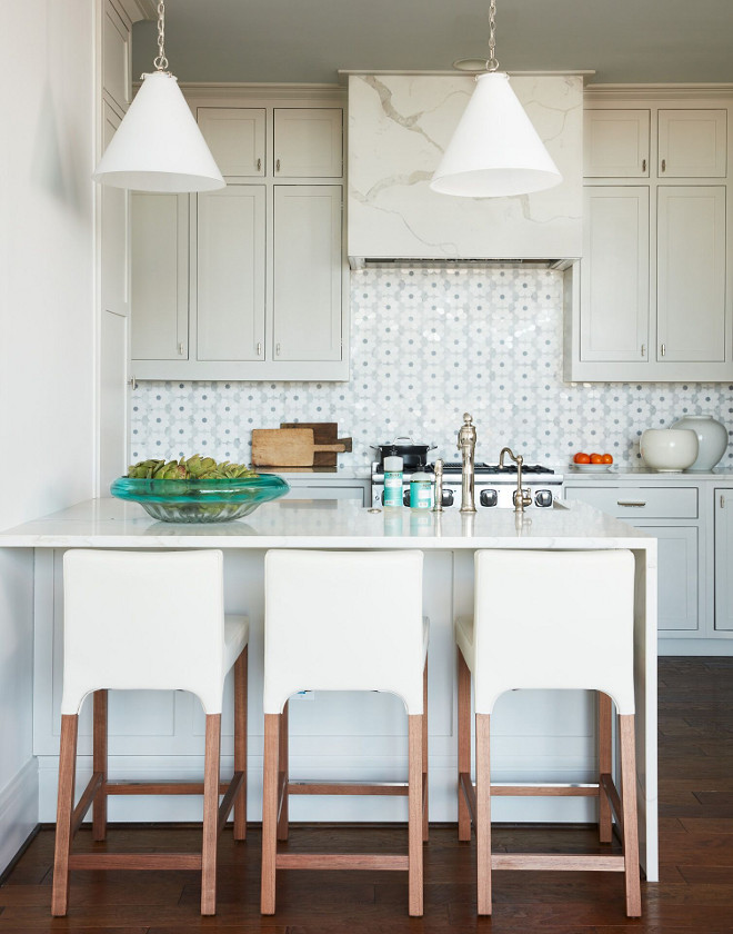 Benjamin Moore 968 Dune White. Apartment Kitchen Paint Color Benjamin Moore 968 Dune White. Benjamin Moore 968 Dune White. Benjamin Moore 968 Dune White #BenjaminMoore968DuneWhite #BenjaminMooreDuneWhite #apartment #kitchen #paintcolor Andrew Howard Interior Design