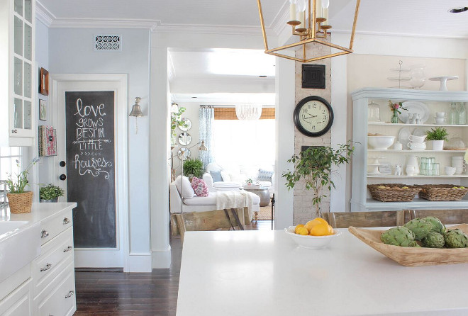 Countertop is Caesarstone in Organic White. Countertop is Caesarstone in Organic White #Countertop #Caesarstone #OrganicWhite Home Bunch's Beautiful Homes of Instagram @laura_willowstreetinteriors