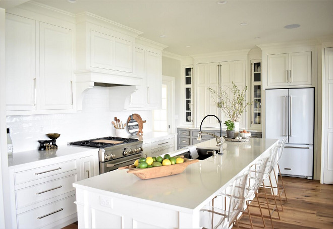 Nantucket-Inspired White Kitchen Design - Home Bunch Interior Design Ideas