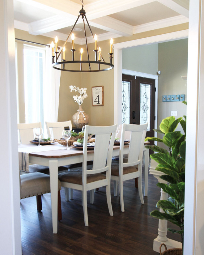 Dining Room Coffered Ceiling ideas #DiningRoom #CofferedCeiling #CofferedCeilingideas Home Bunch's Beautiful Homes of Instagram @AshleysDecorSpace_ 