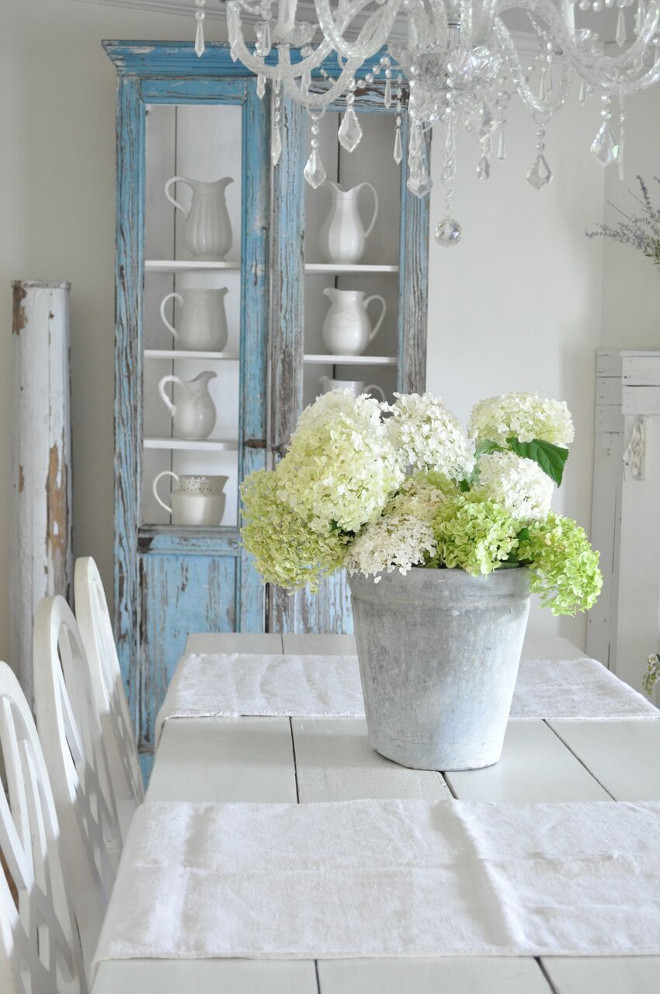 Farmhouse Dining room Distressed Cabinet. Farmhouse Dining room Distressed Cabinet. Farmhouse Dining room Distressed Cabinet. Farmhouse Dining room Distressed Cabinet #Farmhouse #Diningroom #DistressedCabinet Home Bunch's Beautiful Homes of Instagram @becky.cunningham.home