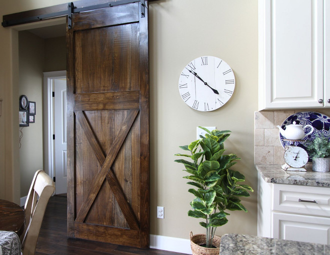 Kitchen Barn Doors. A barn door brings a farmhouse feel to this kitchen. #barndoors #farmhouse #kitchen #farmhousekitchen Home Bunch's Beautiful Homes of Instagram @AshleysDecorSpace_ 