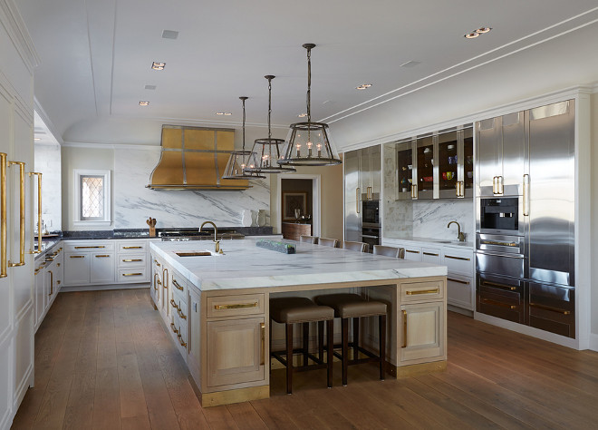 Kitchen with white cabinets and stainless steel cabinets. White and Stainless Steel Cabinet Kitchen Ideas. Kitchen with white cabinets and stainless steel cabinets. Kitchen with white cabinets and stainless steel cabinets. Kitchen with white cabinets and stainless steel cabinets #Kitchen #whitecabinets #stainlesssteelcabinets #stainlesssteelcabinet Vicente Burin Architects