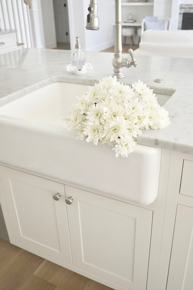 Kohler Farmhouse Sink. Kohler Farmhouse Sink. White Kohler Farmhouse Sink. Kohler Farmhouse Sink #Kohler #FarmhouseSink Home Bunch's Beautiful Homes of Instagram @sweetthreadsco