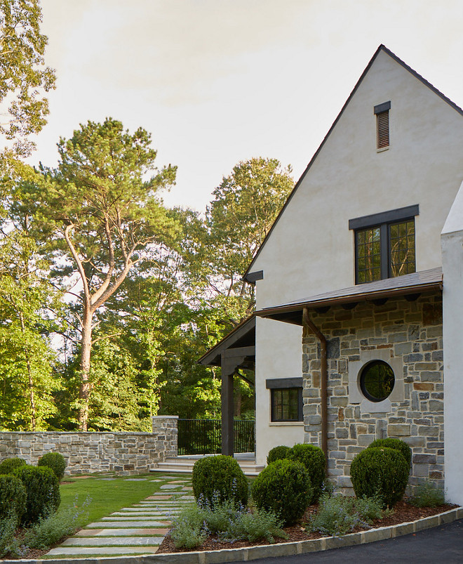 Landscaping. Traditional Landscaping. Shrubs landscaping #landscaping #gardens #traditionalgardening #gardening #shrubs #traditionallandscaping Christopher Architecture & Interiors