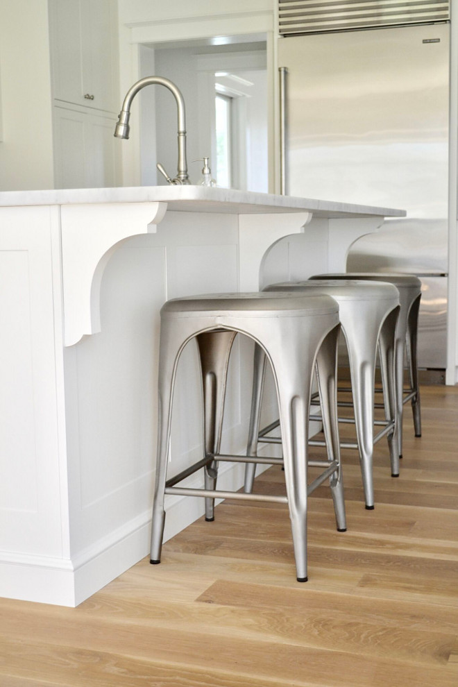 Restoration Hardware Metal Counterstools. Restoration Hardware Metal Counterstools. Restoration Hardware Metal Counterstools. Restoration Hardware Metal Counterstools #RestorationHardware #MetalCounterstools Home Bunch's Beautiful Homes of Instagram @sweetthreadsco