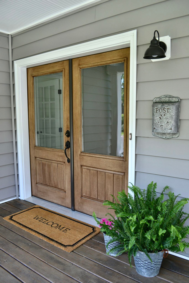 Walnut Front door. ThermaTru Rustic Collection Entry Door stained in Walnut. ThermaTru Rustic Collection Entry Door stained in Walnut #walnutdoor #walnutfrontdoor #frontdoor Home Bunch's Beautiful Homes of Instagram @sweetthreadsco