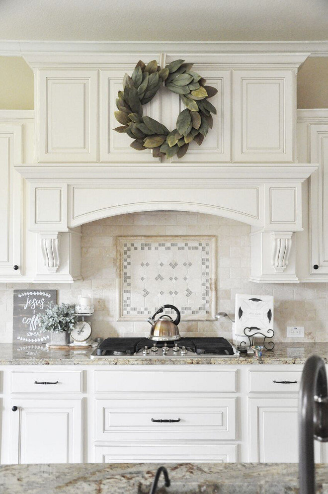 Traditional Kitchen Backsplash. Neutral Traditional Kitchen Backsplash. Traditional Kitchen Backsplash. Traditional Kitchen Backsplash #TraditionalKitchenBacksplash Home Bunch's Beautiful Homes of Instagram @thegracehouse