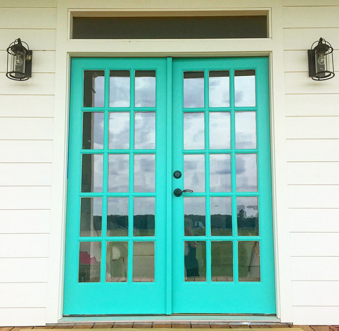 Sherwin Williams SW 6938 Synergy Turquoise door paint color Sherwin Williams SW 6938 Synergy. Sherwin Williams SW 6938 Synergy #SherwinWilliamsSW6938Synergy #turquoisedoor #paintcolor @mygeorgiafarmhouse