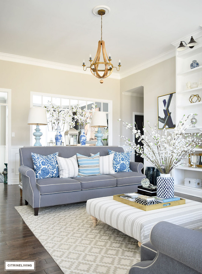 blue-and-white-spring-decor-transitonal-living-room-blue-and-white-spring-decor-transitonal-living-room-blue-and-white-spring-decor-transitonal-living-room #blueandwhitespringdecor #transitonallivingroom Beautiful Homes of Instagram @citrineliving Home Bunch