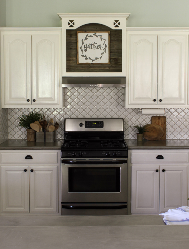 Bianco Arabesque Tile Backsplash with Grey Oyster grout from Home Depot. #backsplash #tile #greygrout Home Bunch Beautiful Homes of Instagram @cottonstem