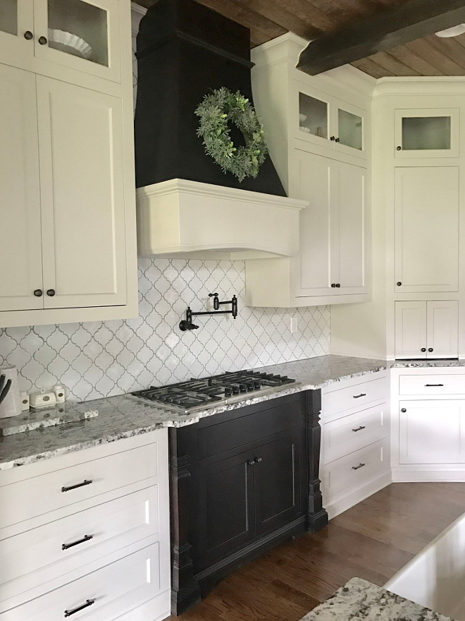 Kitchen Arabesque Backsplash Tile. Tile is Villa Heirloom Linen Arabesque Porcelain Mosaic. Kitchen Arabesque Backsplash Tile. Kitchen Arabesque Backsplash Tile. Kitchen Arabesque Backsplash Tile #Kitchen #ArabesqueBacksplashTile Home Bunch Beautiful Homes of Instagram @mygeorgiahouse