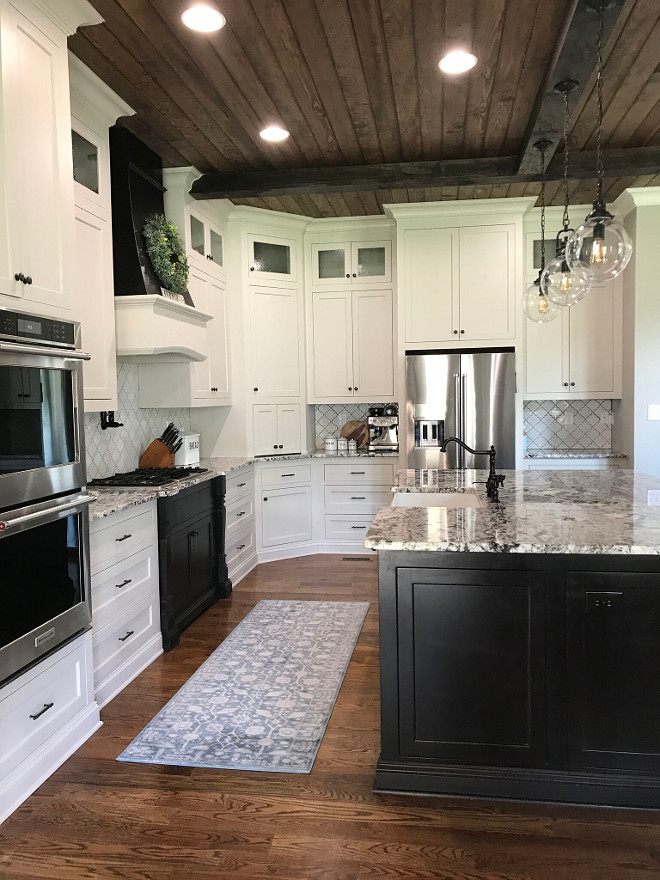 Sherwin Williams Worldly Gray SW 7043. Pale grey kitchen cabinet paint color Sherwin Williams Worldly Gray SW 7043. Sherwin Williams Worldly Gray SW 7043 #SherwinWilliamsWorldlyGraySW7043 #palegray #greycabinet #paintcolor #SherwinWilliamsWorldlyGray Home Bunch Beautiful Homes of Instagram @mygeorgiahouse