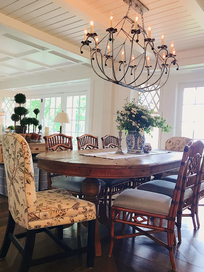 Traditional Coastal Dining room. Lakehouse Traditional Coastal Dining room. Chandelier is Lowcountry Originals Spring Island Oval Basket Chandelier. Traditional Coastal Dining room. Traditional Coastal Dining room #TraditionalCoastalDiningroom Beautiful Homes of Instagram @SweetShadyLane