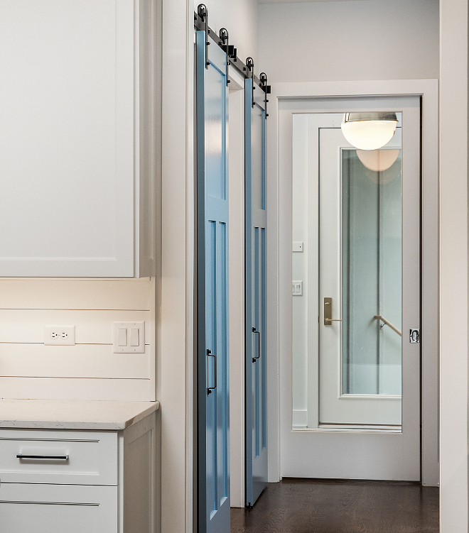 Benjamin Moore 838 Denim Wash Blue Barn Door Paint Color Benjamin Moore 838 Denim Wash #bluebarndoor #barndoor #BenjaminMoore838DenimWash