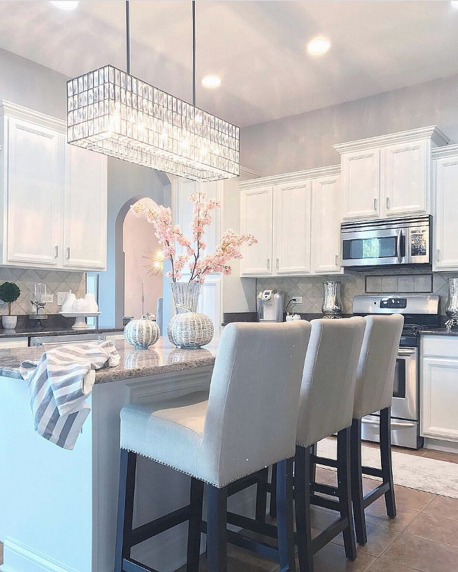 Simply White by Benjamin Moore Simply White by Benjamin Moore Kitchen cabinet paint color Simply White by Benjamin Moore #SimplyWhitebyBenjaminMoore #kitchen #paintcolor Beautiful Homes of Instagram Home Bunch