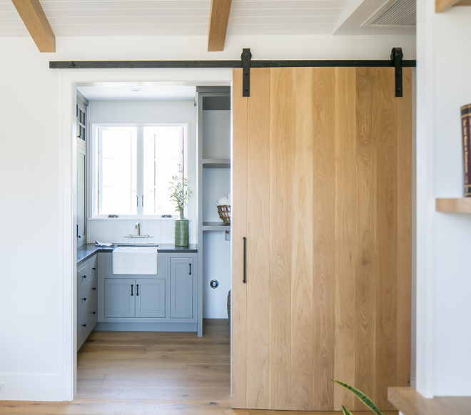 White Oak Barn Door with natural clear lacquer finish White Oak Barn Door with natural clear lacquer finish ideas #WhiteOak #BarnDoor #naturalclearlacquerfinish