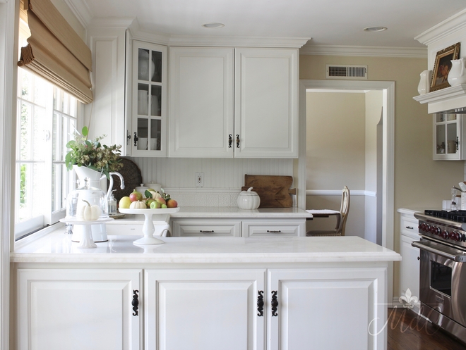 Benjamin Moore Cloud White. Cabinets painted in Benjamin Moore Cloud White. Benjamin Moore Cloud White #BenjaminMooreCloudWhite Beautiful Homes of Instagram @maisondecinq