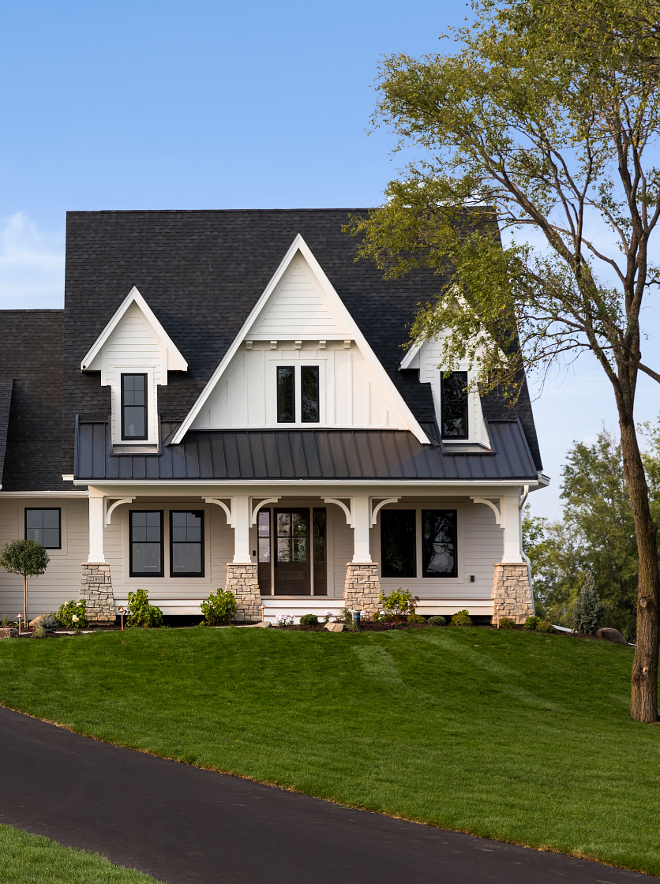 Benjamin Moore Cloud Cover Off White Exterior Paint Color Benjamin Moore Cloud Cover #BenjaminMooreCloudCover #BenjaminMooreCloudCoverexterior #offwhiteexterior #offwhite #exteriorpaintcolor #paintcolor #BenjaminMoore #CloudCover #paintcolors