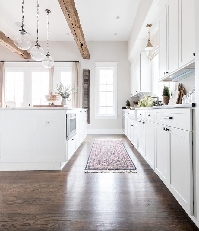 White Shaker Style Kitchen Cabinet Farmhouse kitchen White farmhouse kitchen White Shaker Style Cabinet #WhiteShakerStyleKitchenCabinet #WhiteShakerStyle #KitchenCabinet Home Bunch Beautiful Homes of Instagram