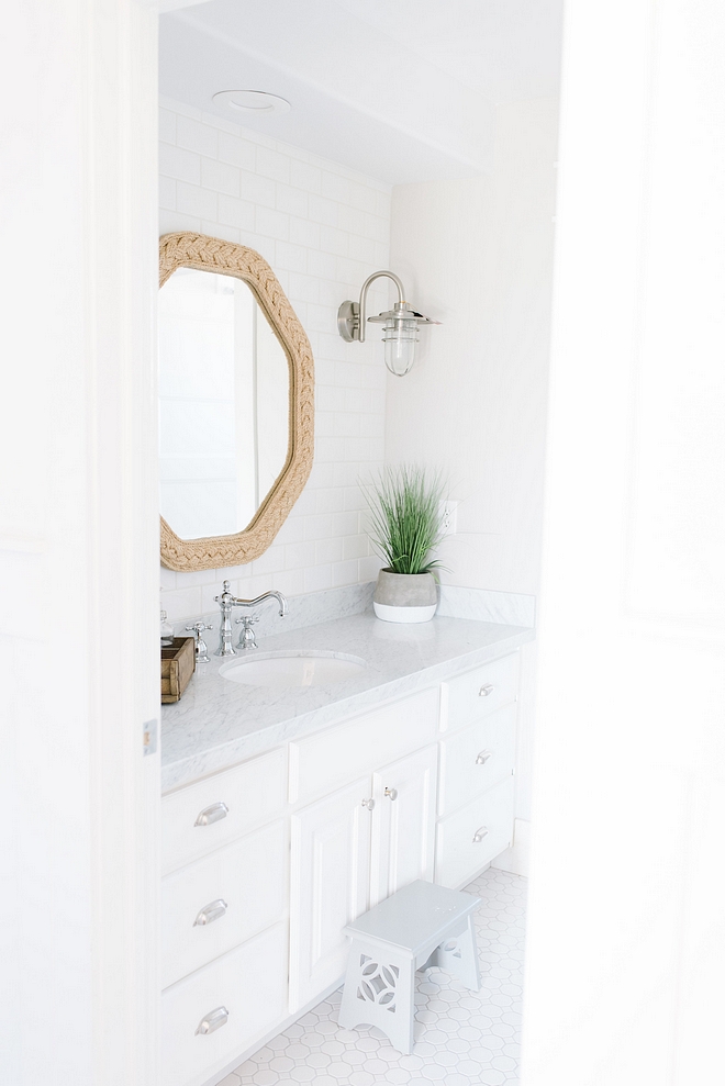 White bathroom paint color Decorator’s white by Benjamin Moore White bathroom paint color Decorator’s white by Benjamin Moore