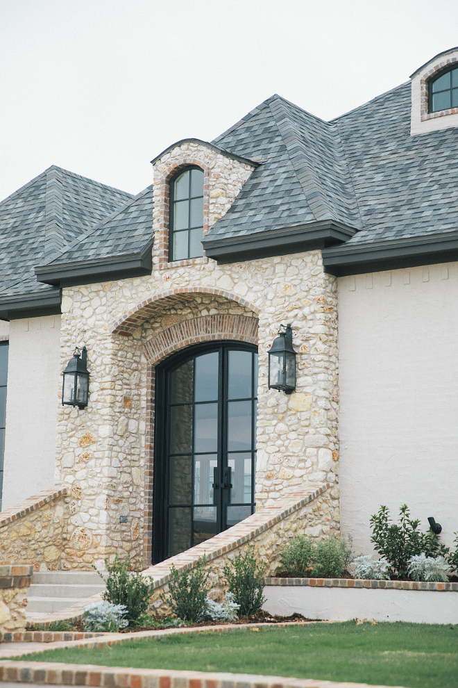 stone is castlerock stone in a mix of cream and white with white mortar