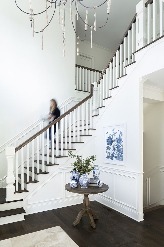 Blue and white foyer Classic foyer with blue and white Ginger jars Classic foyer with blue and white Ginger jars Blue and white decor foyer