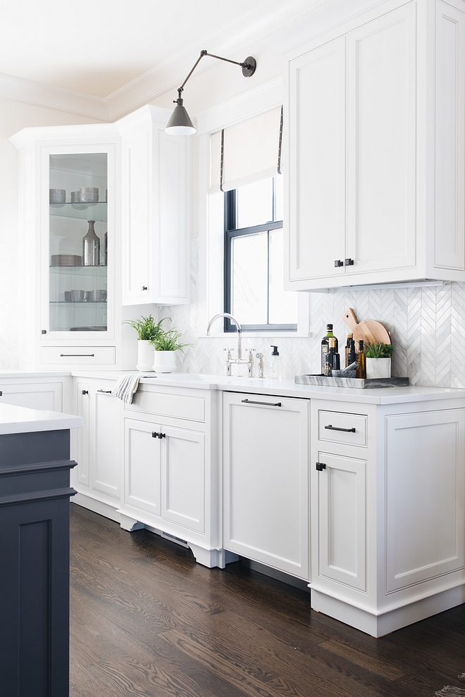 Simply White by Benjamin Moore cabinet paint color Simply White by Benjamin Moore Best white paint colors for kitchen Simply White by Benjamin Moore
