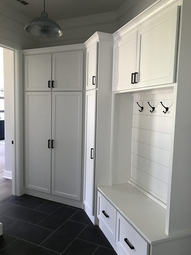 Farmhouse Mudroom Farmhouse Mudroom with shiplap back cabinet Farmhouse Mudroom Farmhouse Mudroom #Farmhouse #Mudroom #FarmhouseMudroom