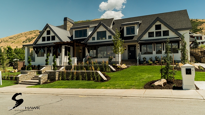 Roof Modern Farmhouse with Drak grey roof