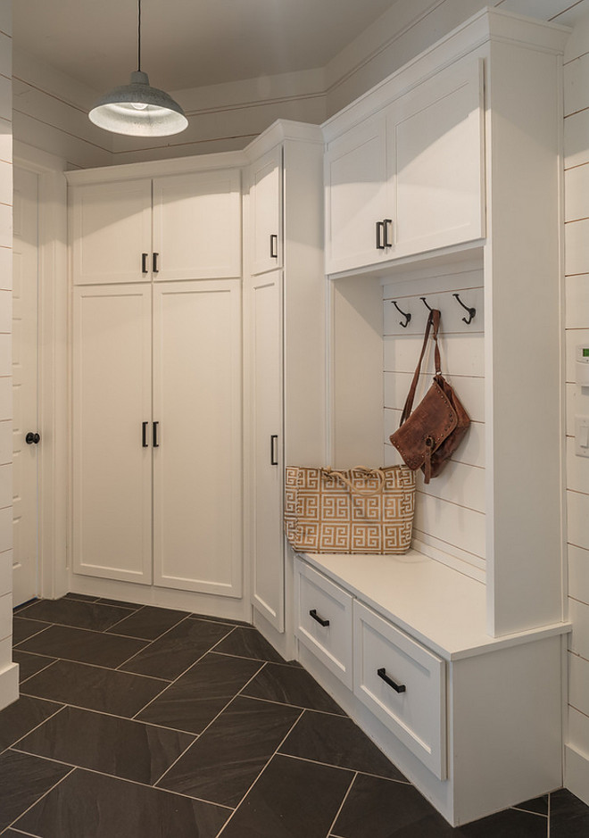 Farmhouse Mudroom with shiplap Farmhouse Mudroom with shiplap Farmhouse Mudroom with shiplap Farmhouse Mudroom with shiplap #FarmhouseMudroom #shiplap #shiplapFarmhouseMudroom #shiplapMudroom