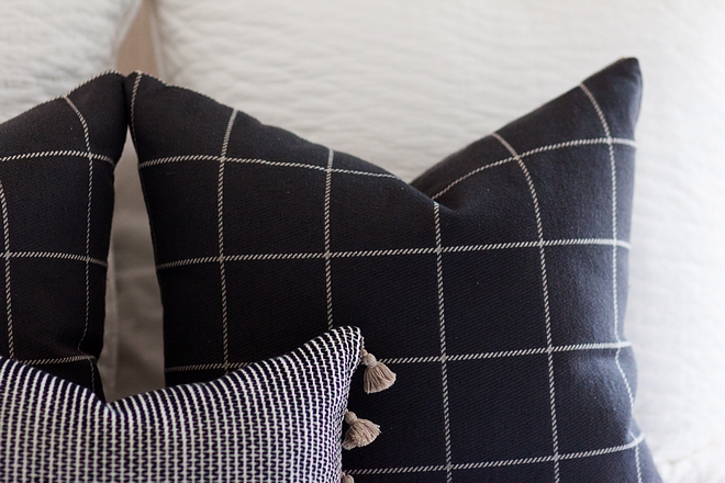 Black Plaid Pillow Black Plaid Pillows source on Home Bunch #blackpillow #plaidpillow