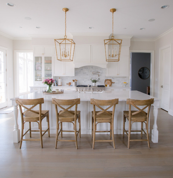 Benjamin Moore Simply White White kitchen reno inspiration paint color Benjamin Moore Simply White #whitekicthen #paintcolor #whitekitchenpaintcolor #BenjaminMooreSimplyWhite