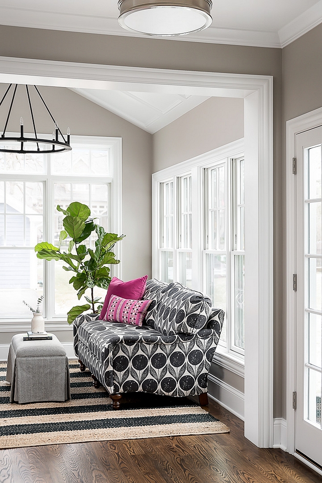 Benjamin Moore Smoke Embers Grey walls with white trim grey wall paint color Benjamin Moore Smoke Embers #BenjaminMooreSmokeEmbers #greywalls #whitetrim